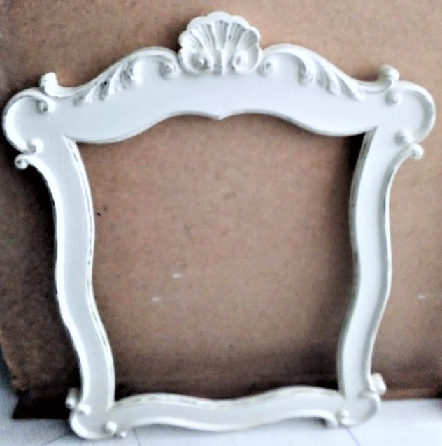 http://www.sabemais.pt/fich/ficheiros/image/MoldurascomArte/moldura_branca.jpg