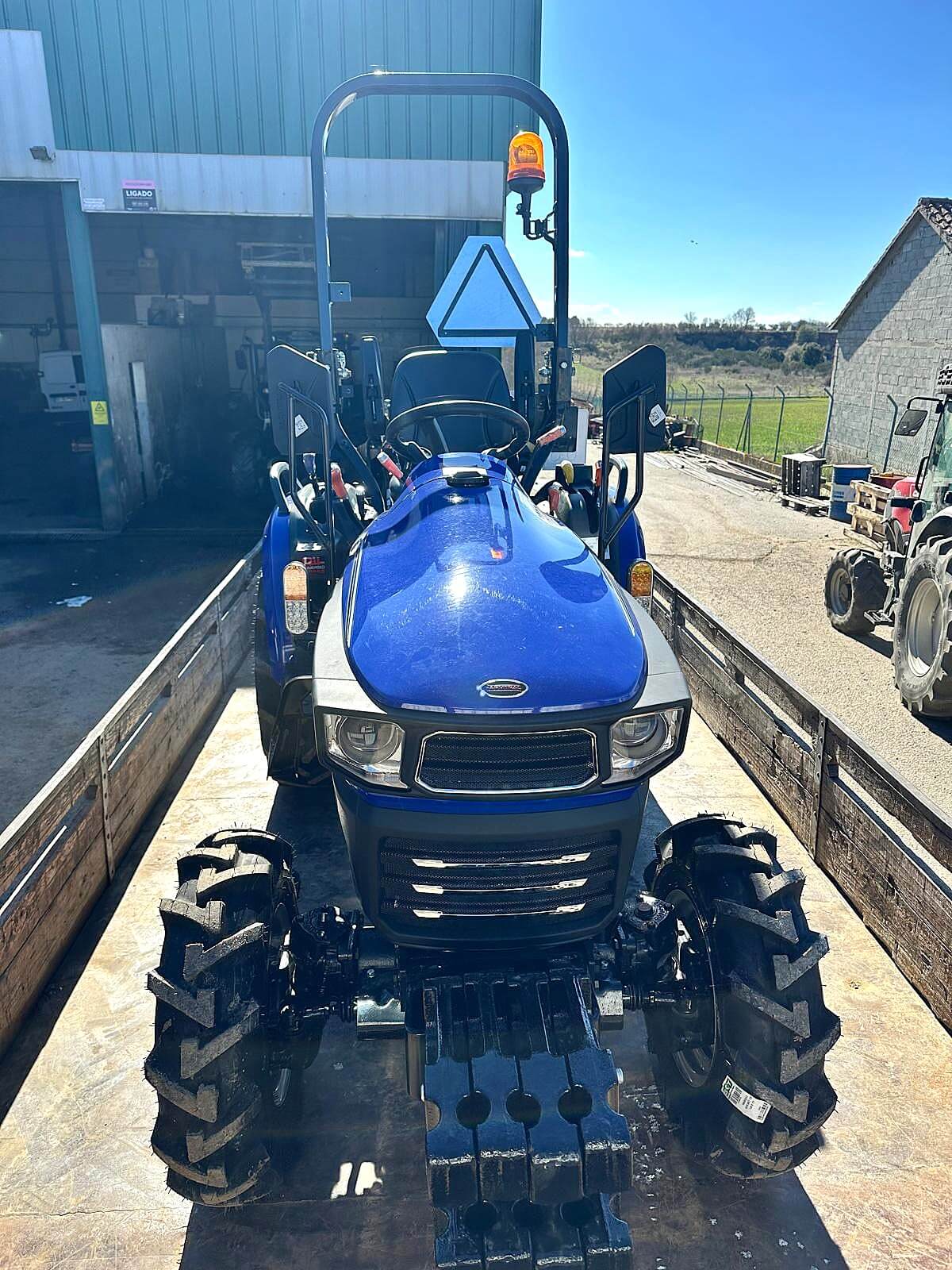 farmtrac2.jpg