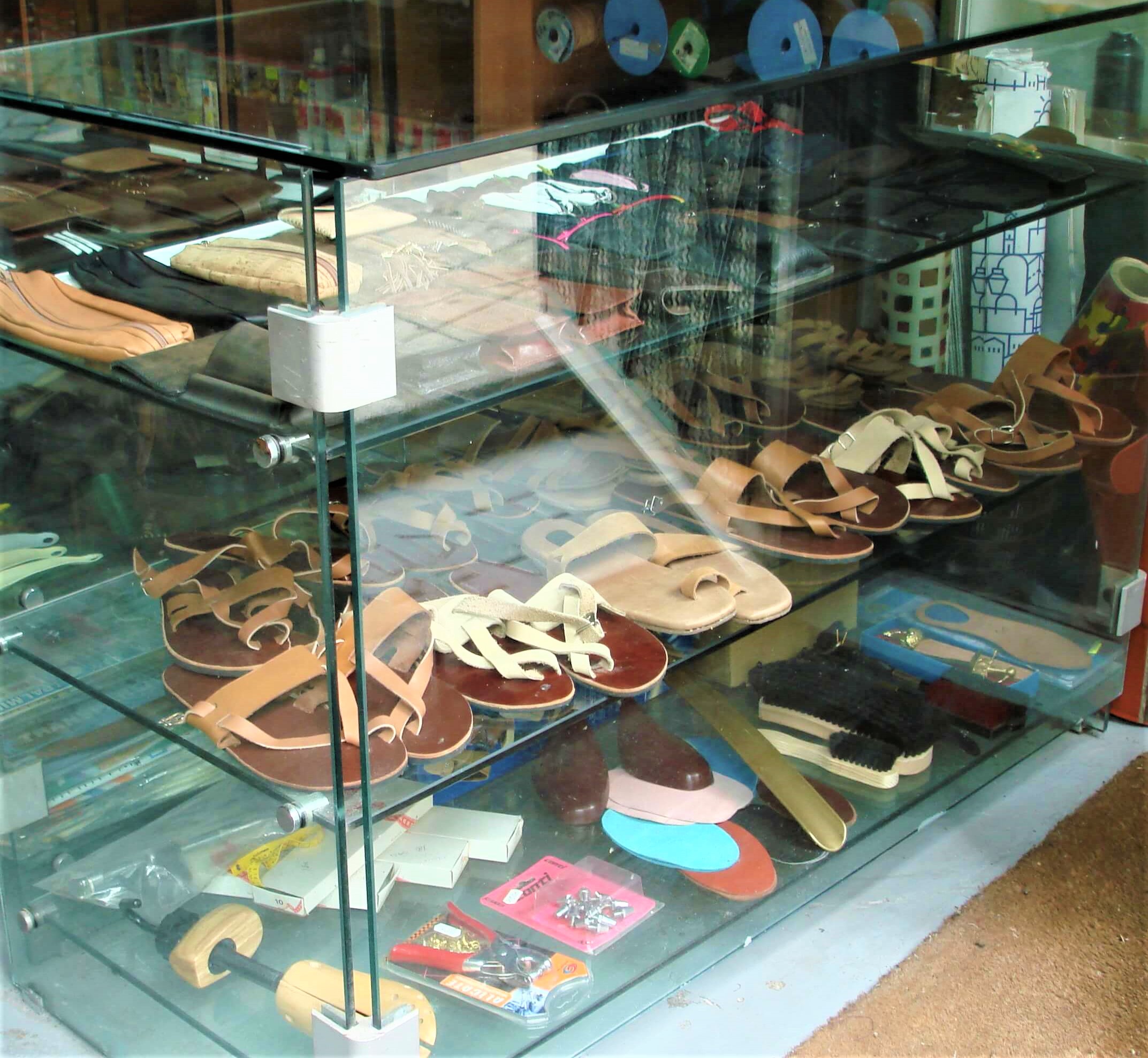 montra1.jpg