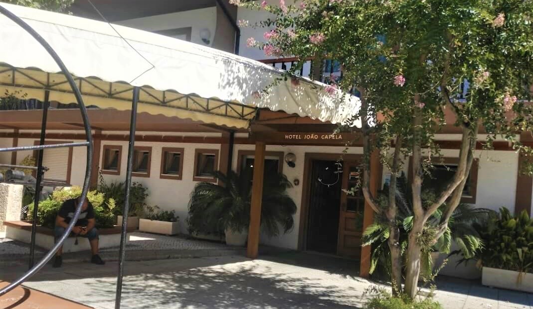 https://www.sabemais.pt/fich/ficheiros/image/HotelJoaoCapela/fachada2.jpg
